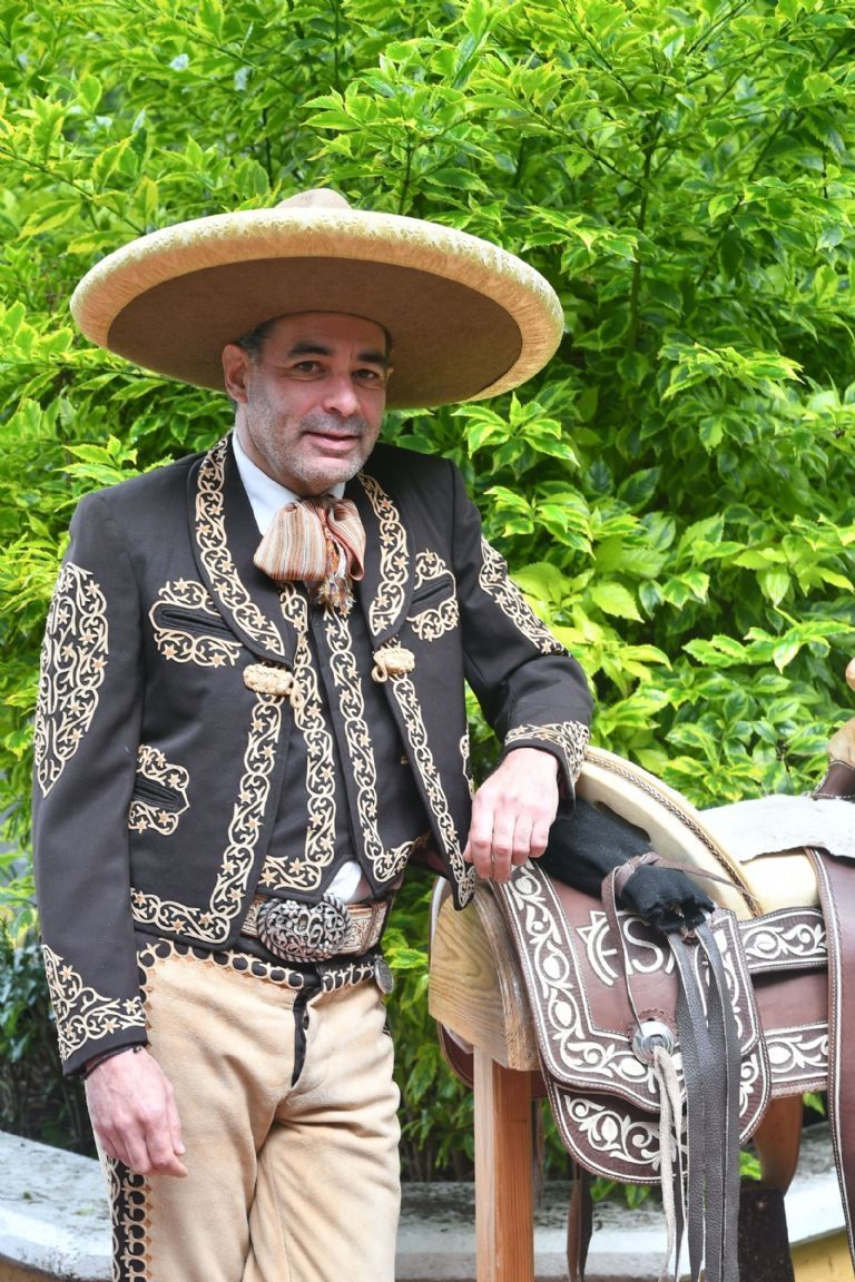 Los Trajes de Charro: Un Tesoro de Tradición Mexicana  ✨